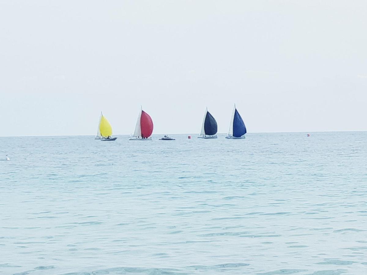 By The Beach กัลเป ภายนอก รูปภาพ